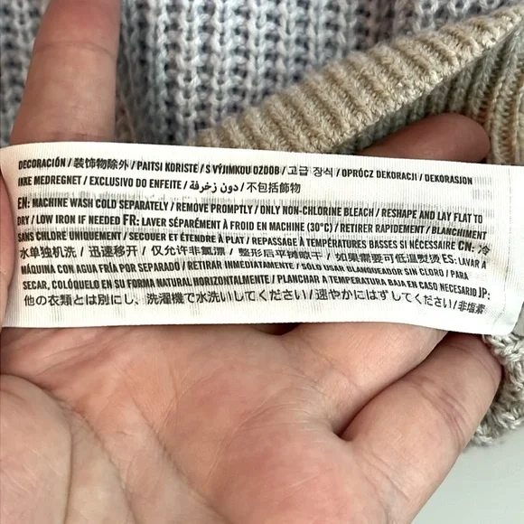 Hollister Striped Cropped V-Neck Sweater Women’s Size Small - Picture 8 of 8